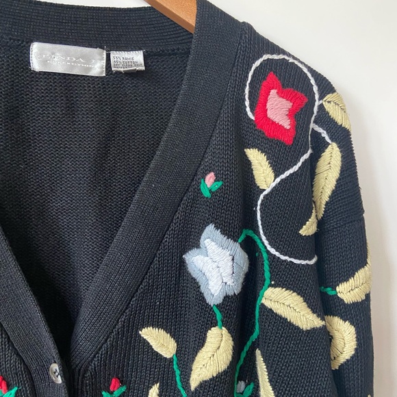 Vintage Linda B. Collection embroidered Cardigan - Picture 3 of 9